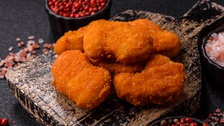 Chicken Nuggets auf einem Brett: Chicken Nuggets im Geschmack- und Labortest