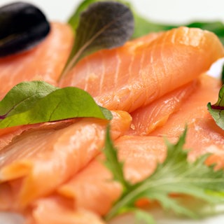 Räucherlachs aus dem Supermarkt im Test: aus konventioneller Zucht, bio und Wildlachs.