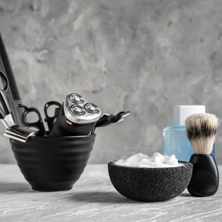 Zubehör zum Rasieren, Rasierschaum, Rasierpinsel, Rasierer