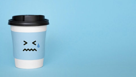 Montags hat sogar der Kaffeebecher schlechte Laune. | Blue Monday - der angeblich traurigste Tag des Jahres