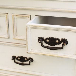 alte Kommode mit Schubladen