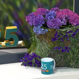 Selbstgemachte Kräutertasche mit Blumen