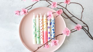 Frühlingshafte Kerzen