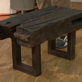 Sitzbank aus alten Eichen-Fachwerkbalken