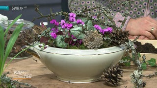 Florale Dekoration in Porzellan