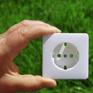 Grünen Strom erzeugen: Welche Steckdose für ein Balkonkraftwerk