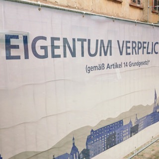 Banneraktion gegen Wohnungsleerstand in Landau