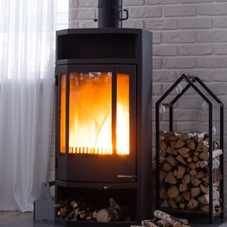 Kamin in einem Wohnzimmer