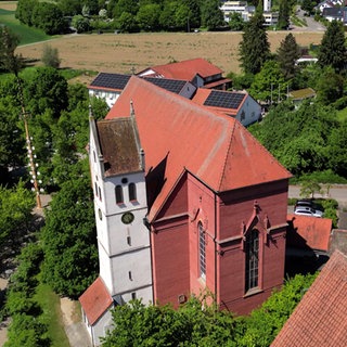 Luftaufnahme der Marienkirche in Staig