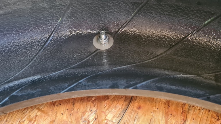 So wird aus alten Autoreifen ein Tisch