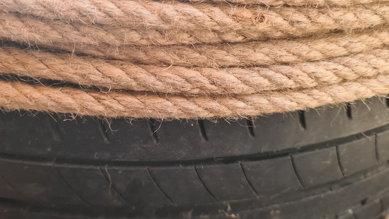 So wird aus alten Autoreifen ein Tisch