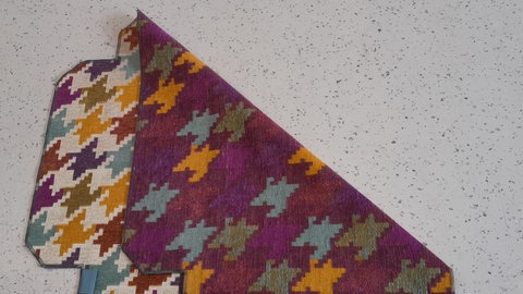 Holzkiste mit Sitzpolster