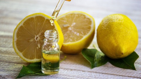 Zitronenessenz