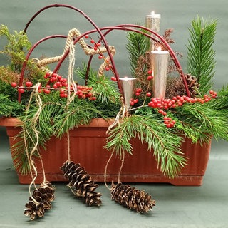Weihnachtlicher Balkonkasten
