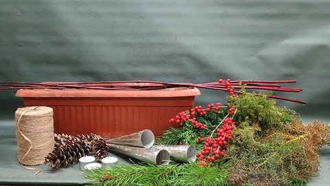 Weihnachtlicher Balkonkasten