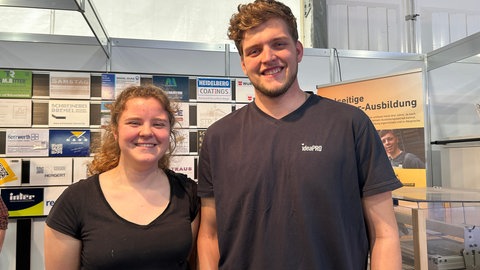 Sie sind Azubis in einer Schreinerei