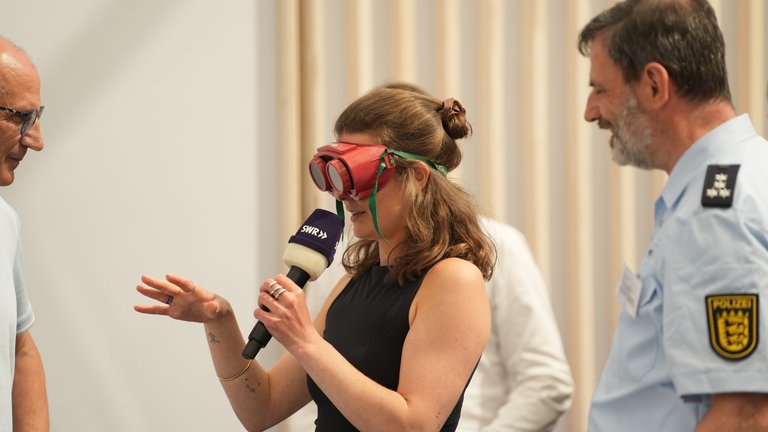 Rauschbrille im Test: SWR Moderatorin Klara Hofmann