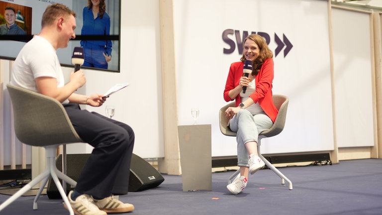 SWR Moderatorin Anika Keil im Talk