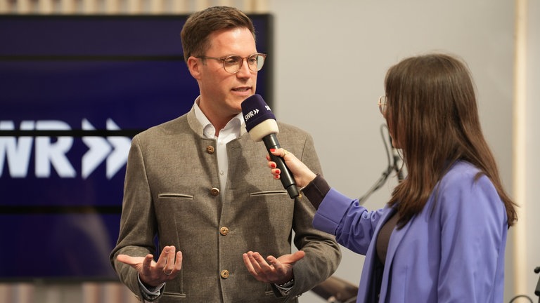 CDU-Fraktionsvorsitzender Manuel Hagel aus dem Landtag in Baden-Württemberg heute auf dem Maimarkt und auf der SWR-Bühne.