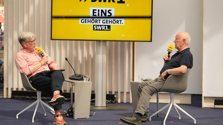 SWR1-Moderator Jens Wolters im Gespräch mit Volker Hoffmann, Lehrer mit 81