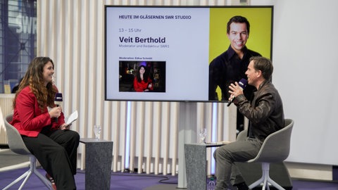 SWR1-Moderator Veit Berthold im Gespräch