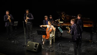 Raphaela Gromes (Violoncello), Julian Riem (Klavier) und das Signum Saxophone Quartet