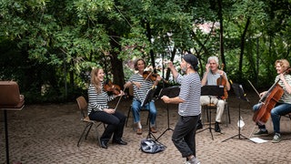Das Stuttgarter Kammerorchester bei einer Vorstellung des Koffermusiktheaters