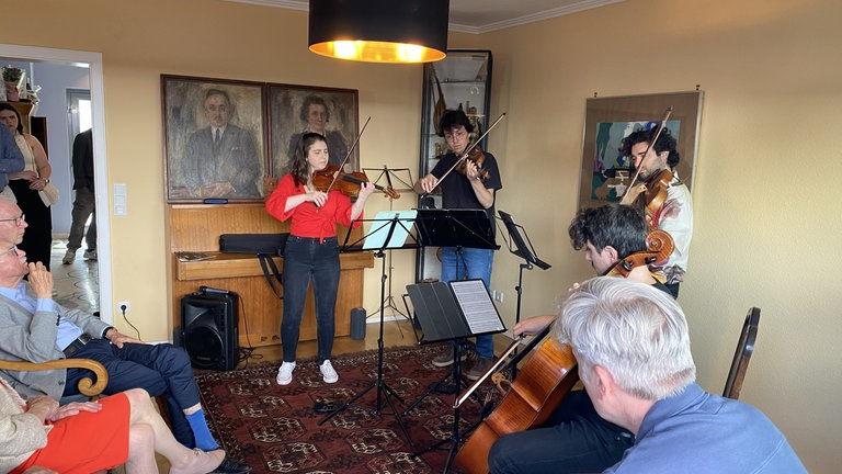 Das Viatores Quartet beim Pop-up-Konzert „Frei Haus“ am 2. Mai 2026 im Otto-Eberhardt-Haus Schwetzingen+