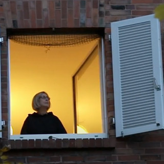 Sabine Hergenröder soll raus aus ihrer Wohnung in Frankfurt wegen einer Sanierung. 