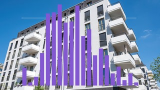 Weißes Mehrfamilienwohnhaus in Berlin