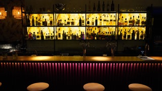 Eine Bar ohne Menschen