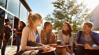 Das Wintersemester startet: Für einige Studierende bedeutet das der Beginn einer einsamen Zeit. Mehr Infos unter dem SWR-Projekt EXIT EINSAMKEIT