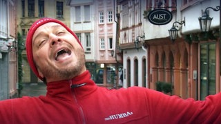 Thomas Neger singt in der Mainzer Altstadt