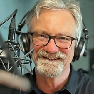 SWR Sportreporter Stefan Kersthold am Mikrofon