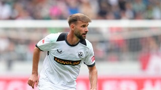 FCK-Verteidiger Simon Asta im Spiel gegen Hannover 96
