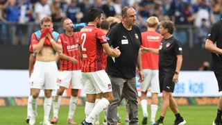 Frank Schmidt und seine Heidenheimer nach dem 1:2 beim HSV