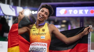 Malaika Mihambo bei der WM mit Medaille