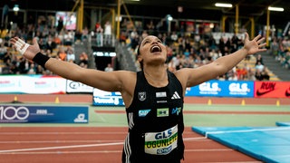 Yemisi Ogunleye stäßt bei den Deutschen Halleneisterschaften in Dortmund persönliche Bestleistung.