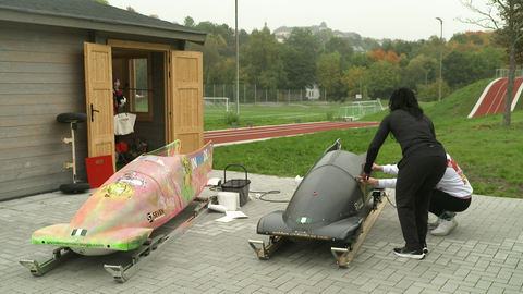 Kontrolle des Bobs vor dem Training