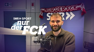 Simon Asta bei seinem Besuch im Podcast-Studio von "Nur der FCK".