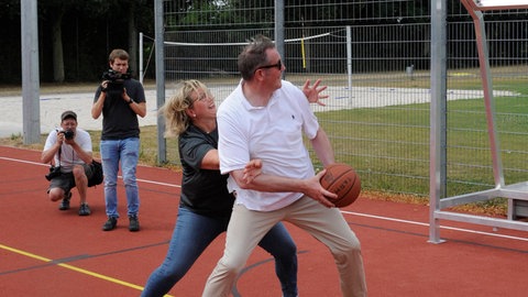 Duell auf höchster politischer Ebene - Der Rheinland Pfälzer Alexander Schweitzer und Kollegin Anke Rehlinger aus dem Saarland