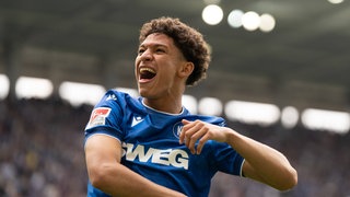 Louey Ben Farhat (Karlsruher SC) bejubelt sein Tor zum 1:0 gegen Preußen Münster 