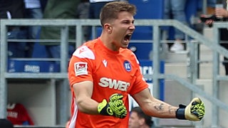 Torhüter Max Weiß wechselt vom Karlsruher SC nach England.