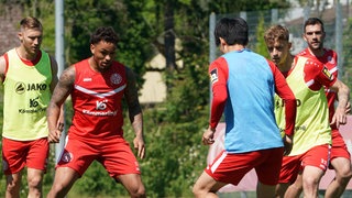 Der Trainingsauftakt bei Mainz 05 fand bei tropischen Temperaturen statt (Archivbild)