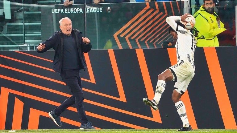 Christian Streich im Spiel gegen Juventus