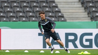 Angelo Stiller im Abschlusstraining des VfB Stuttgart vor dem DFB-Pokalfinale.