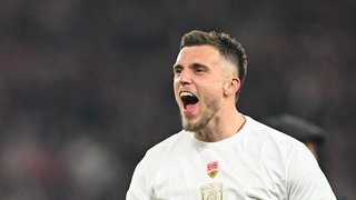 Stuttgarts Ermedin Demirovic trägt ein T-Shirt mit dem Aufdruck "Finale"