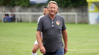 Karlheinz Förster bei einem Spiel der Traditionself des VfB Stuttgart.