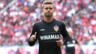 Maximilian Mittelstädt (VfB Stuttgart) hebt den Daumen