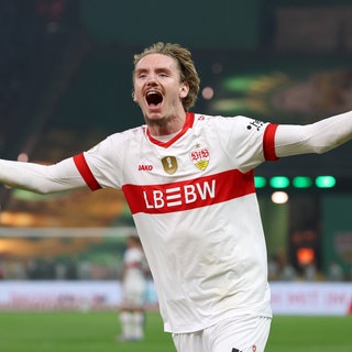 Nick Woltemade (VfB Stuttgart) jubelt beim DFB-Pokalfinale über sein Tor zum
